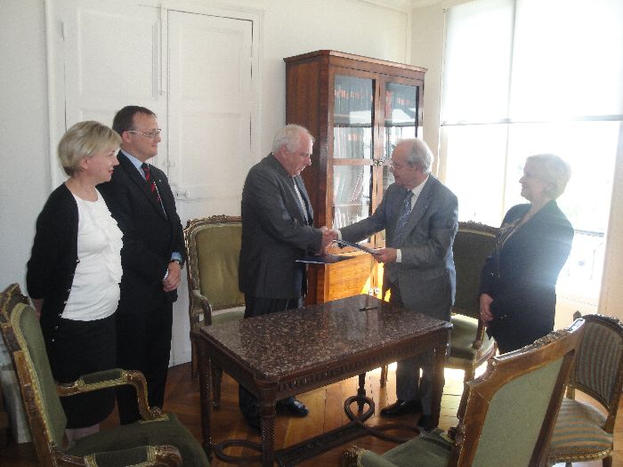 Małgorzata Ptasińska-Wójcik, IPN Public Education Office (first on the left), Rafał Leśkiewicz, Acting Director of IPN Archival Office, Franciszek Gryciuk , C. Pierre Zaleski, and Danuta Dubios, Director of Polish Library in Paris