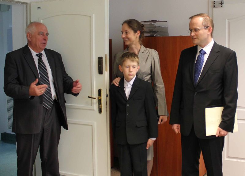 dr. Franciszek Gryciuk, Acting President of IPN, welcomes dr. Łukasz Kamiński, the new President dr. Franciszek Gryciuk, Acting President of IPN, welcomes dr. Łukasz Kamiński, the new President