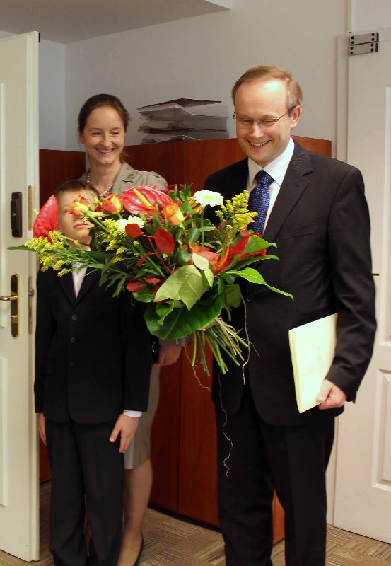dr. Łukasz Kamiński with his wife and son dr. Łukasz Kamiński with his wife and son