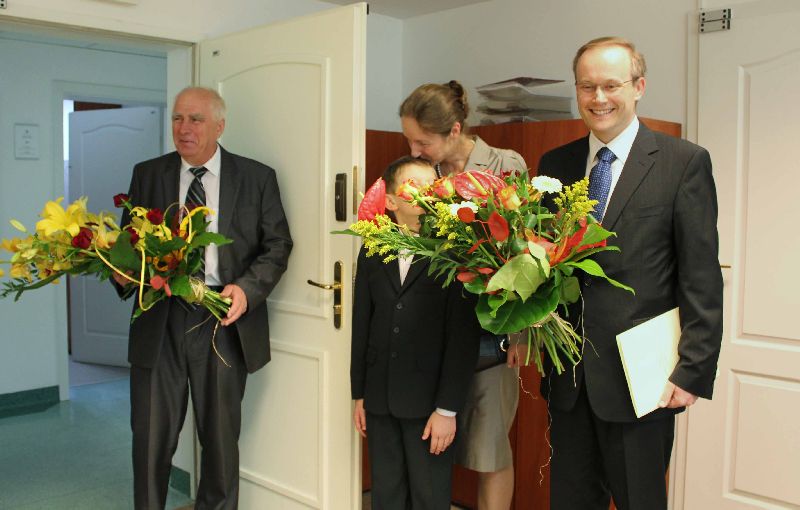 dr. Franciszek Gryciuk and dr. Łukasz Kamiński, the President of IPN, with his wife and son dr. Franciszek Gryciuk and dr. Łukasz Kamiński, the President of IPN, with his wife and son