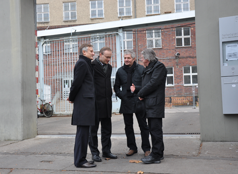 At the Memorial Site, from the left Ambassador Marek Prawda, Łukasz Kamiński, Roland Jahn and Hubertus Knabe, director of the Berlin-Hohenschönhausen Memorial, At the Memorial Site, from the left Ambassador Marek Prawda, Łukasz Kamiński, Roland Jahn and Hubertus Knabe, director of the Berlin-Hohenschönhausen Memorial,