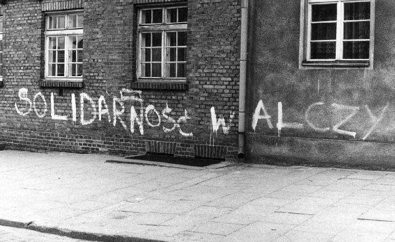 Inscriptions on walls - a characteristic form of social resistance in the period of martial law. (photo IPN)