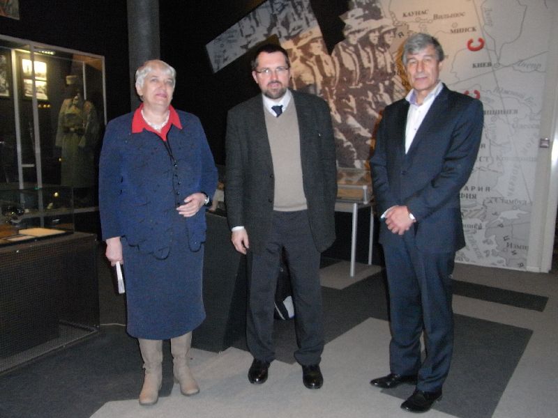 Official visit to the Museum of Russia’s Contemporary History. From the left: Siergiej Archangiełow, Director of the Museum, Dr. Władysław Bułhak, Tamara Kazakowa, Deputy Director of the Museum Official visit to the Museum of Russia’s Contemporary History. From the left: Siergiej Archangiełow, Director of the Museum, Dr. Władysław Bułhak, Tamara Kazakowa, Deputy Director of the Museum