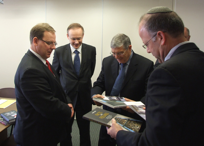 Dr. Krzysztof Persak, Dr. Łukasz Kamiński, Avner Shalev and Dr. Haim Gertner
