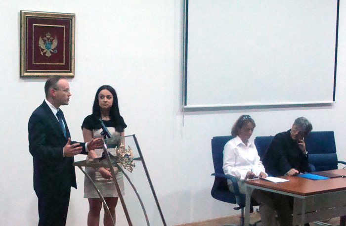 Dr. Kaminski giving a lecture at the exhibition opening