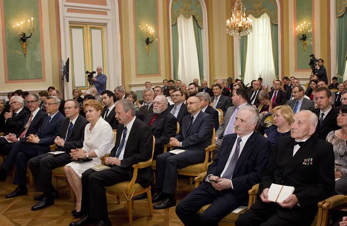 More than one hundred distinguished guests  gathered at the hall of the Royal Castle in Warsaw. Among them were the winners from previous years.