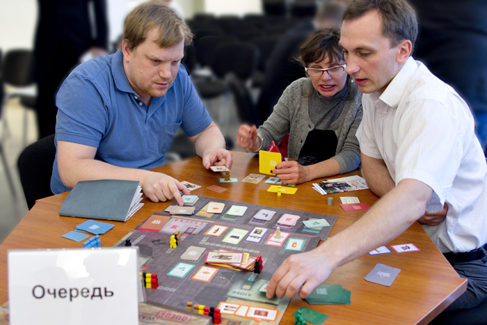 Fervent game at the Russian table