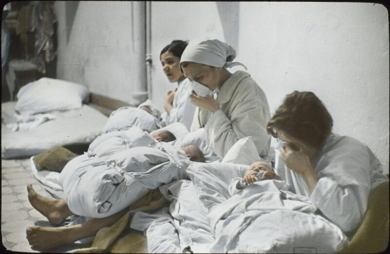 Mothers with their newborn babies in the Gynecology and Obstetrics Hospital of St. Zofia at 90 Żelazna Street, on the corner of Nowolipie in Warsaw, September 9, 1939 (AIPN / Julien Bryan Collection in Warsaw)