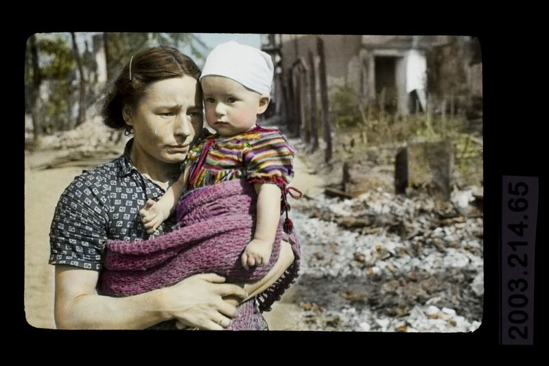 The inhabitants of the Praga district of  Warsaw amid the destruction in September 1939, Przyrynek Street . (AIPN / Julien Bryan Collection in Warsaw)