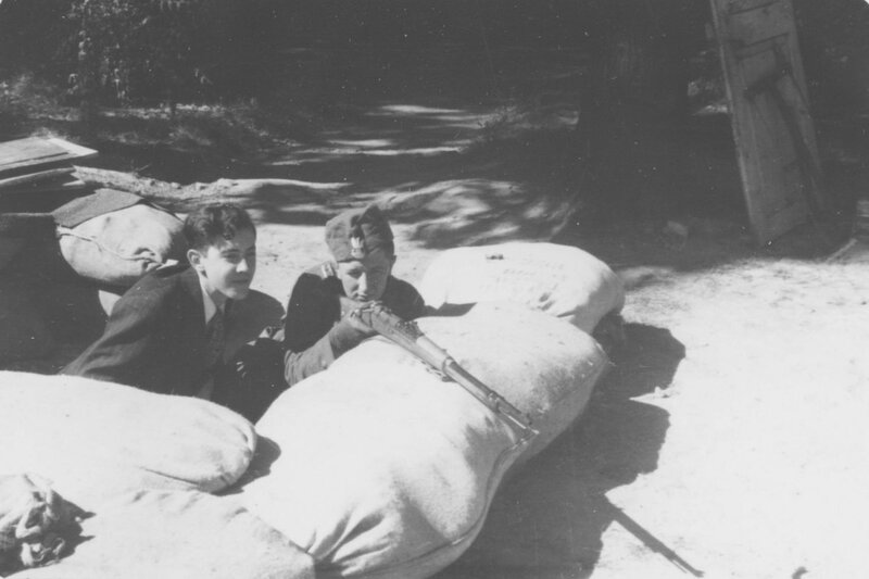 A Polish soldier behind the fortifications in Warsaw in September 1939. (AIPN / Julien Bryan's collection in Warsaw)