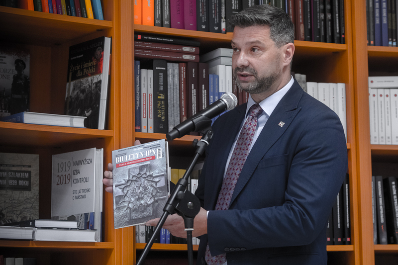 Filip Musiał, Ph.D. during the briefing