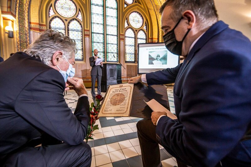 from left- rescued Roman Polański, grandson of Righteous - Stanisław Buchala, photo Jeremi Astaszow, Muzeum Miasta Gliwice