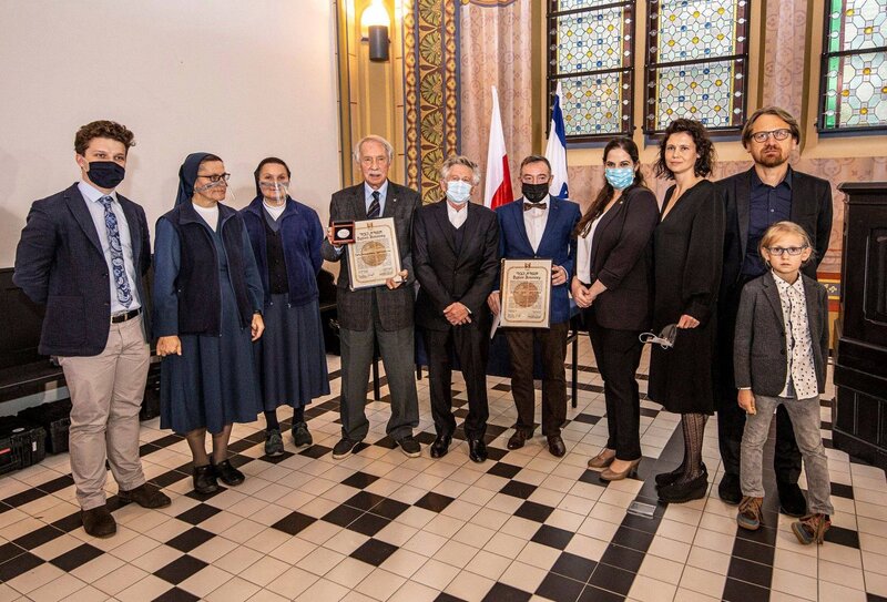 from the left_ Wojciech Ciuraj, sister Sabina Zelek, sister Beata Widełka, nephew of Righteous - Jerzy Szczygielski, rescued - Roman Polanski, grandson of Righteous - Stanislaw Buchala, Dep. Ambassador Tal Ben-Ari, photo Jeremi Astaszow, Muzeum Miasta Gliwice