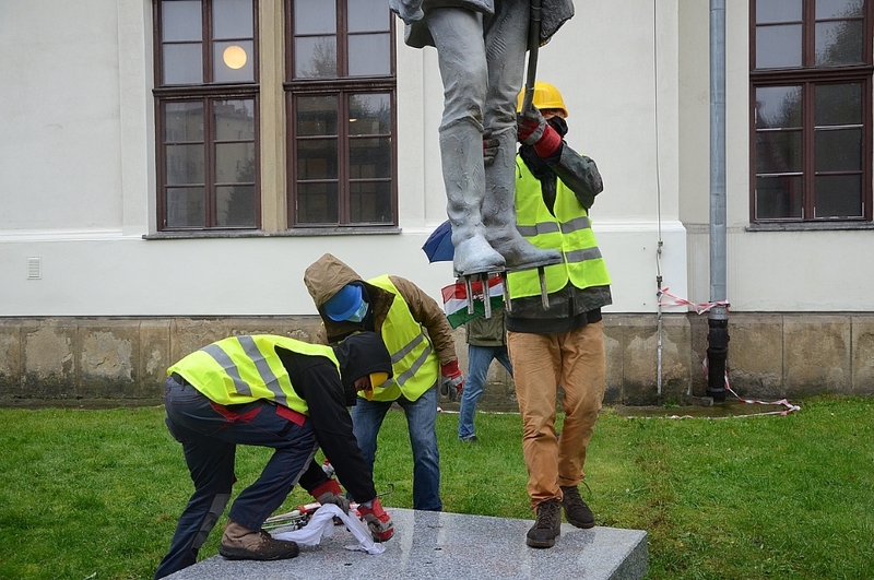 Erection of a monument to Pál Teleki