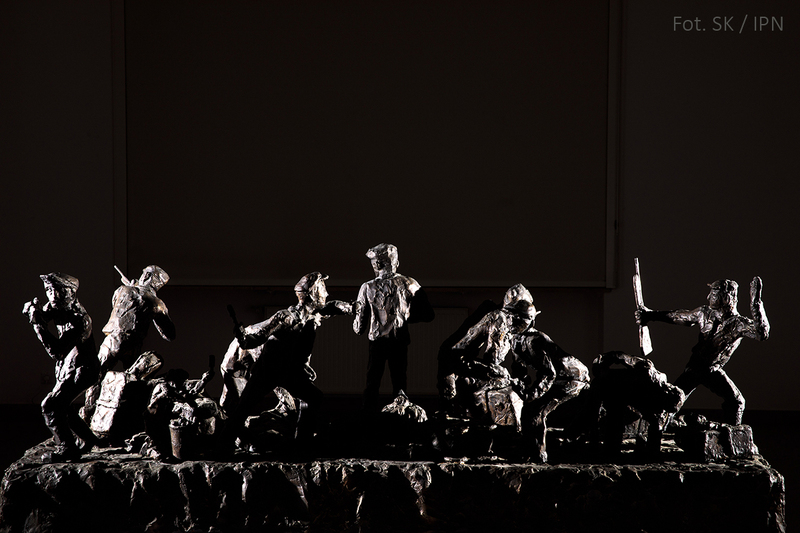 2 AUGUST 1943 - THE INSURRECTION, BRONZE 2002-2003