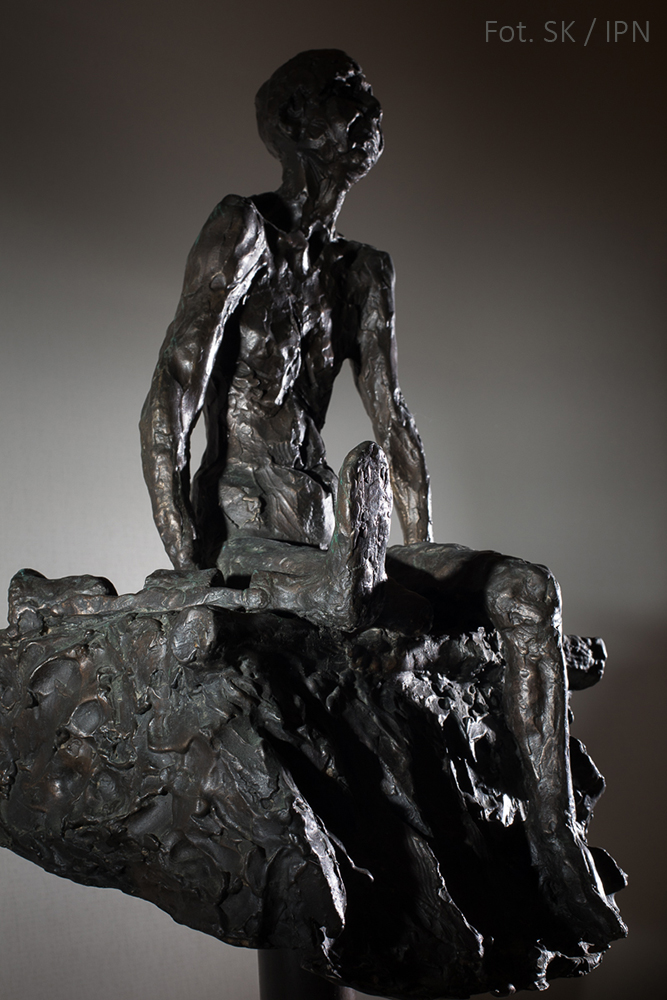 A CRIPPLED JEW AT THE ENTRANCE TO THE "LAZARETT", BRONZE 2002