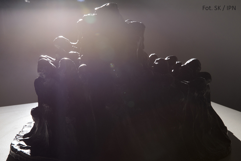 UNDRESSED WOMEN ON THEIR WAY TO THE GAS CHAMBER, BRONZE 2000