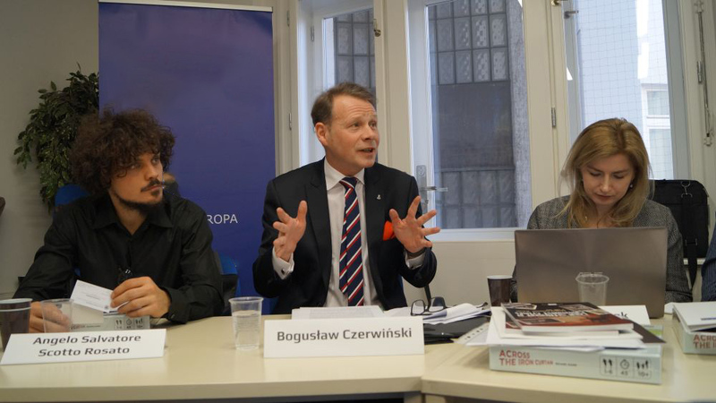 Prosecutor Bogusław Czerwiński of the Chief Commission for the Prosecution of Crimes against the Polish Nation (IPN) during the meeting of the Platform of European Memory and Conscience held in Prague on 14-15 February 2017,discussing the investigation concerning the deaths of Polish citizens killed while attempting to cross the Czechoslovak - Austrian border, after signal cases were presented to the IPN by the Platform as a part of its “JUSTICE 2.0” project
