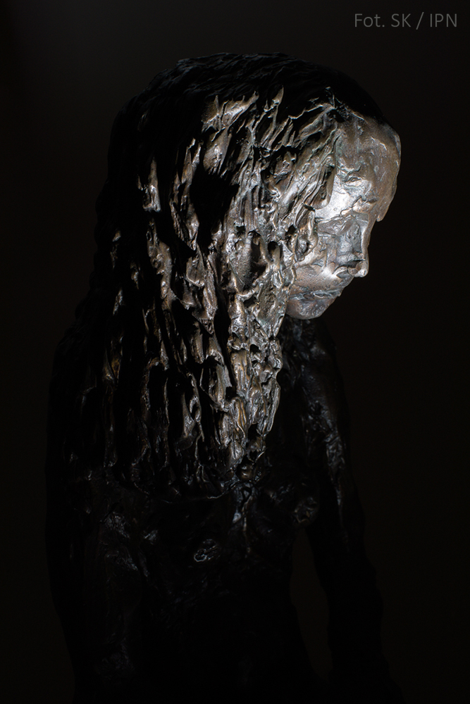 HOMAGE TO RUTH DORFMAN, BRONZE 2001