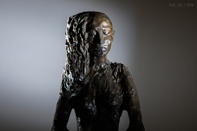 HOMAGE TO RUTH DORFMAN, BRONZE 2001