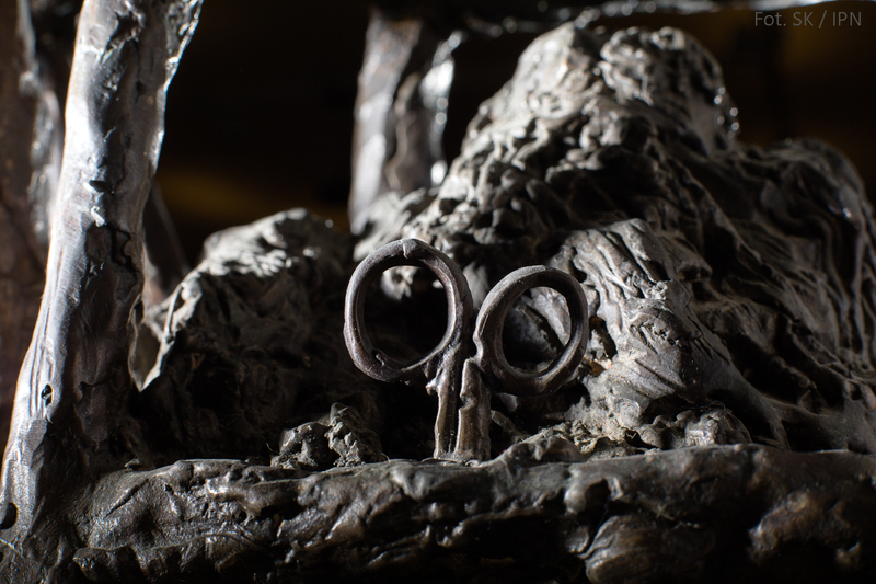 HOMAGE TO RUTH DORFMAN, BRONZE 2001