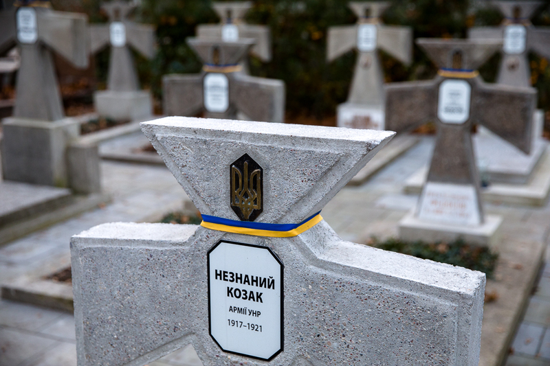 The heads of the IPN and Ukrainian Institute of National Remembrance lay wreaths on the graves of Ukrainian and Polish soldiers in Warsaw The heads of the IPN and Ukrainian Institute of National Remembrance lay wreaths on the graves of Ukrainian and Polish soldiers in Warsaw