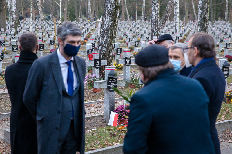 The heads of the IPN and Ukrainian Institute of National Remembrance lay wreaths on the graves of Ukrainian and Polish soldiers in Warsaw The heads of the IPN and Ukrainian Institute of National Remembrance lay wreaths on the graves of Ukrainian and Polish soldiers in Warsaw
