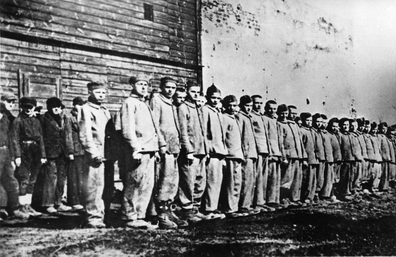 Prisoners’ assembly (Archives of the Institute of National Remembrance, Łódź Branch).