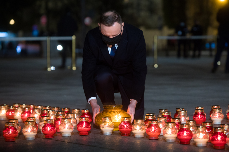 Lighting the "Light of Freedom" on the 39th anniversary of the imposition of Martial Law