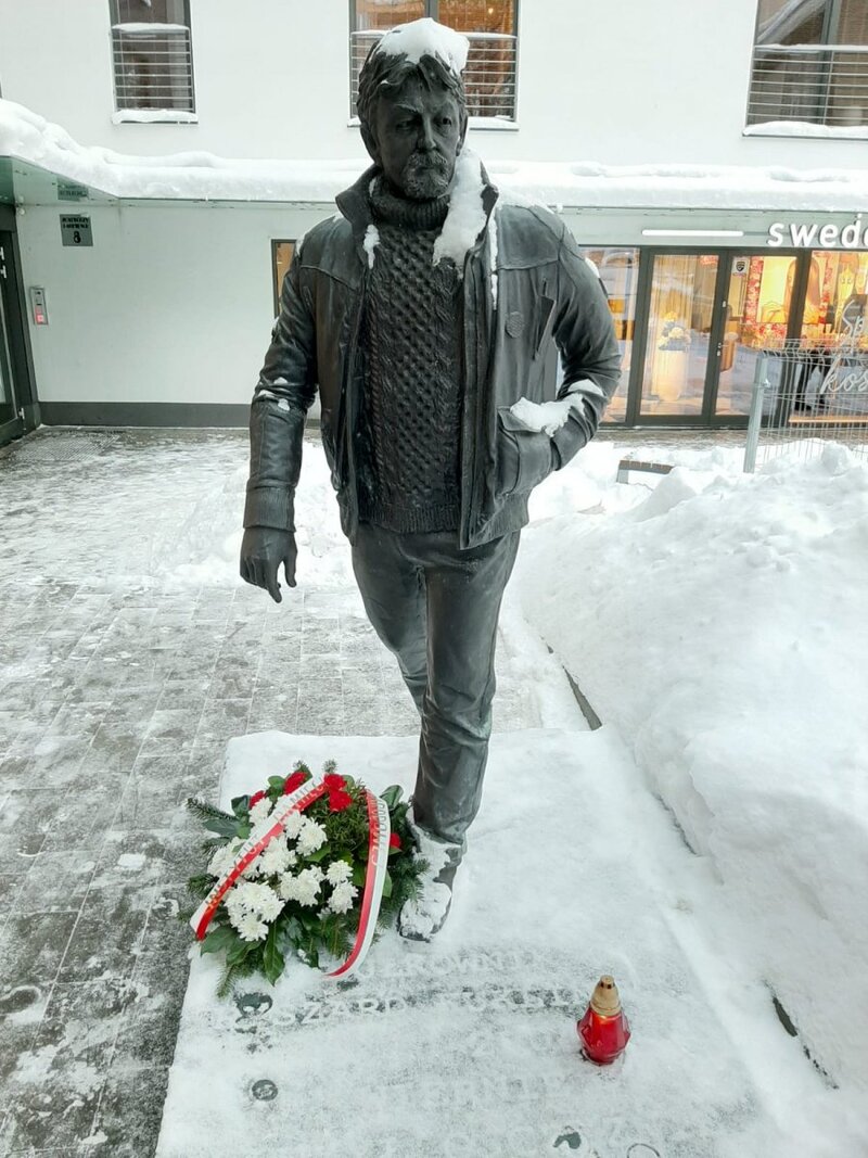 A sculpture depicting Ryszard Kukliński