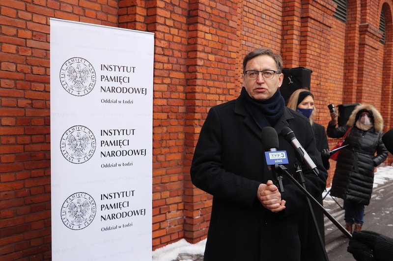 The unveiling of the plate commemorating textile workers (photo: Patrycja Resel/ IPN's Łódź branch)