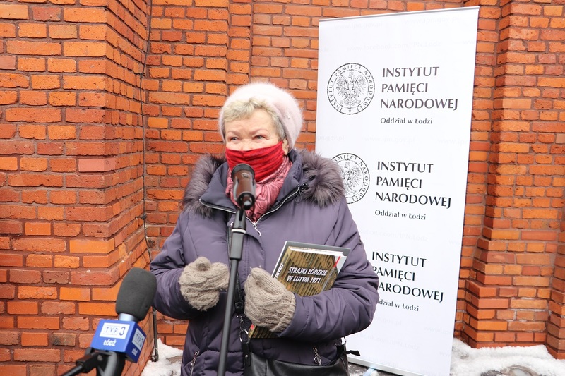 The unveiling of the plate commemorating textile workers (photo: Patrycja Resel/ IPN's Łódź branch)