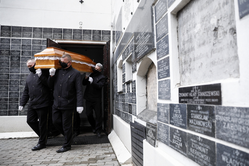 Funeral ceremony of Anna Koźmińska. Photo: Sławek Kasper (IPN)