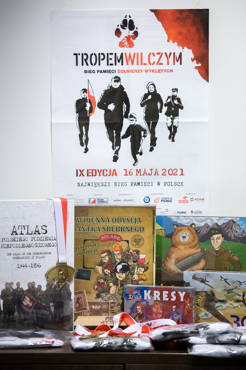 IPN's educational materials and the Wolf's Trail Run poster. Photo: Sławek Kasper (IPN)