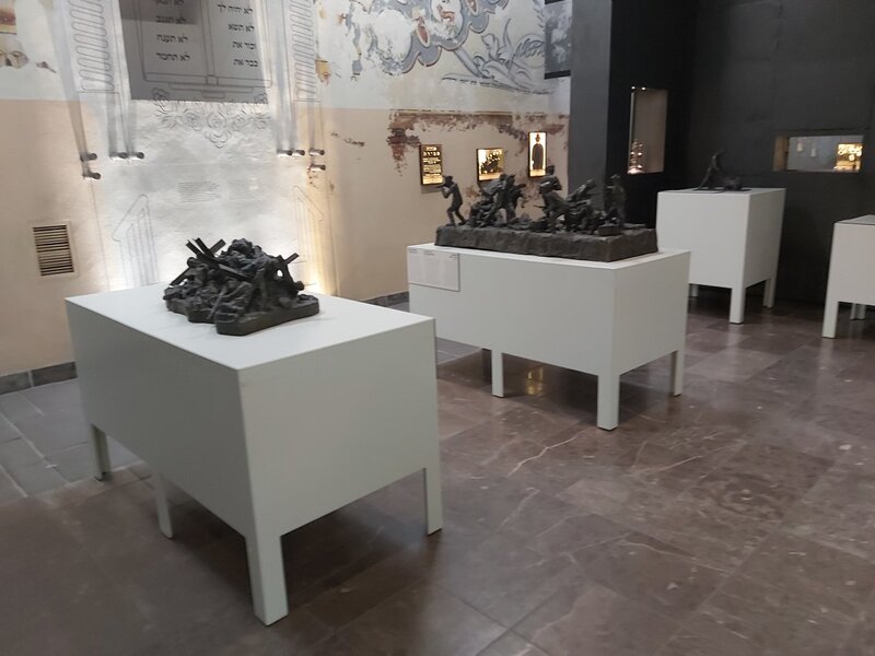 Samuel Willenberg's sculptures in Chmielnik