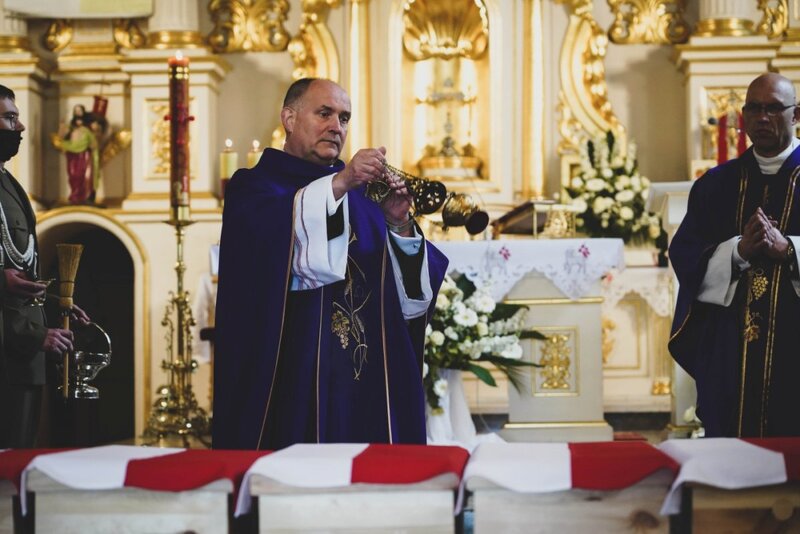 The funeral of 8 soldiers of the Polish Army who died in the defense of Fort III in Pomiechówek in 1939 - Pomiechowo, 20 May 2021