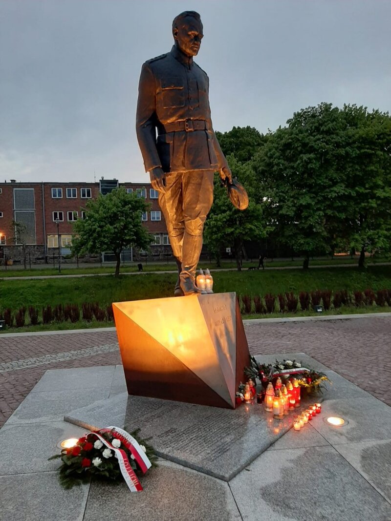 Candles in Pilecki's memory lit in Gdańsk
