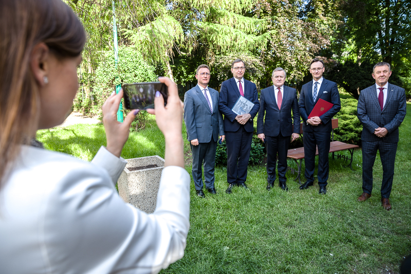 Signing a letter of intent11