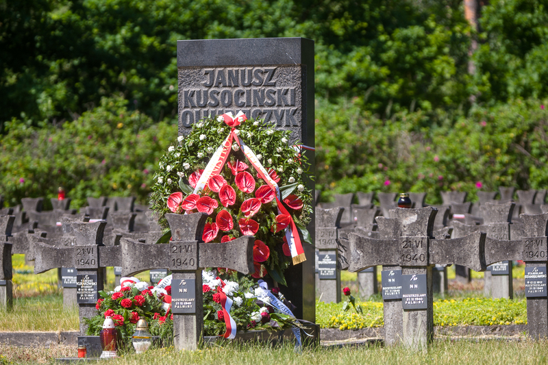 Mateusz Szpytma commemorating Palmiry victims Mateusz Szpytma commemorating Palmiry victims