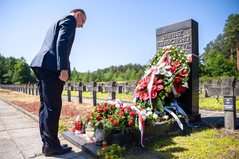 Mateusz Szpytma commemorating Palmiry victims Mateusz Szpytma commemorating Palmiry victims