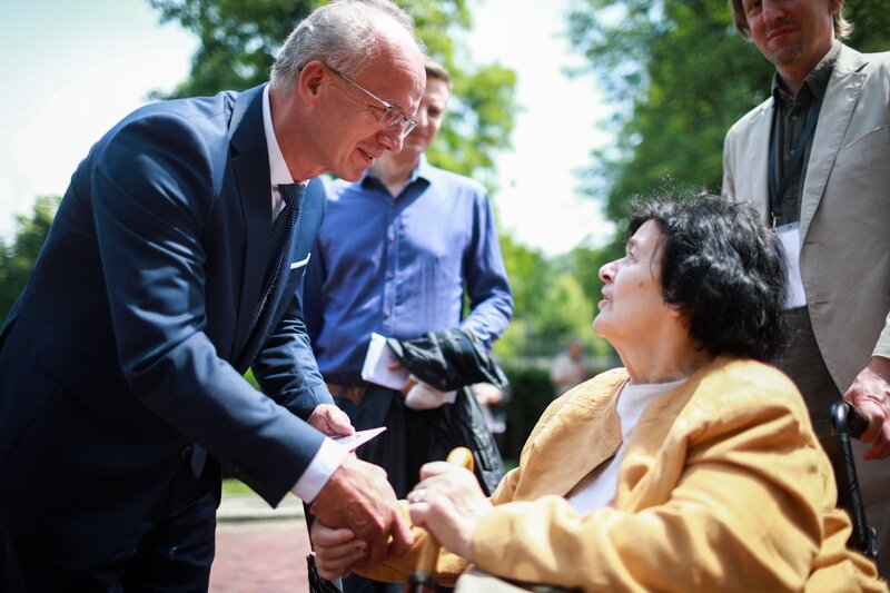 The unveiling of the statue