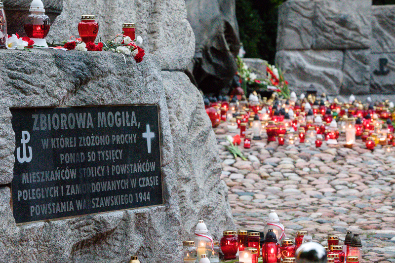 The IPN's President Karol Nawrocki paying tribute to murdered Warsaw residents