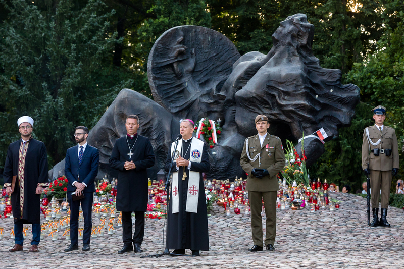 The IPN's President Karol Nawrocki paying tribute to murdered Warsaw residents