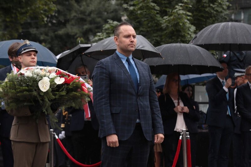 President of the IPN Karol Nawrocki, Ph.D.paying tribute to the victims. Photo: Mikołaj Bujak (IPN)