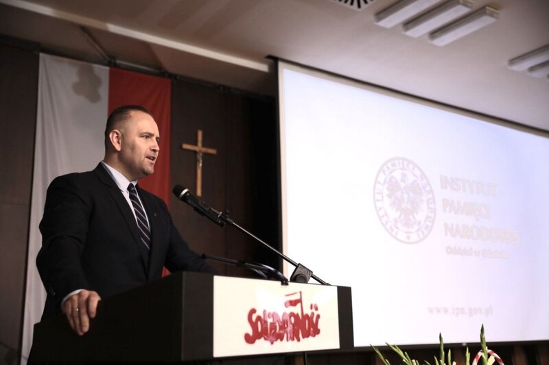 President Karol Nawrocki presenting state decorations to former members of anti-communist opposition. Photo: Mikołaj Bujak (IPN)