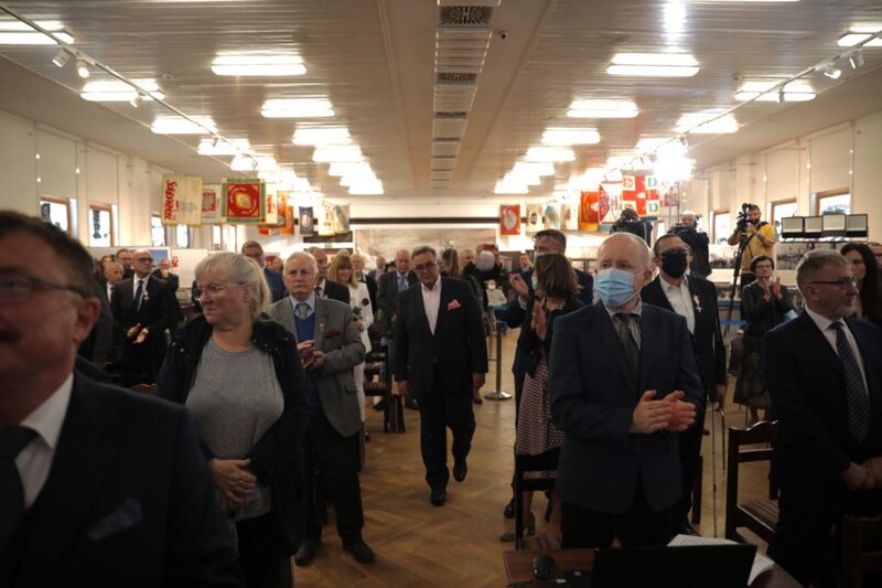 President Karol Nawrocki presenting state decorations to former members of anti-communist opposition. Photo: Mikołaj Bujak (IPN)