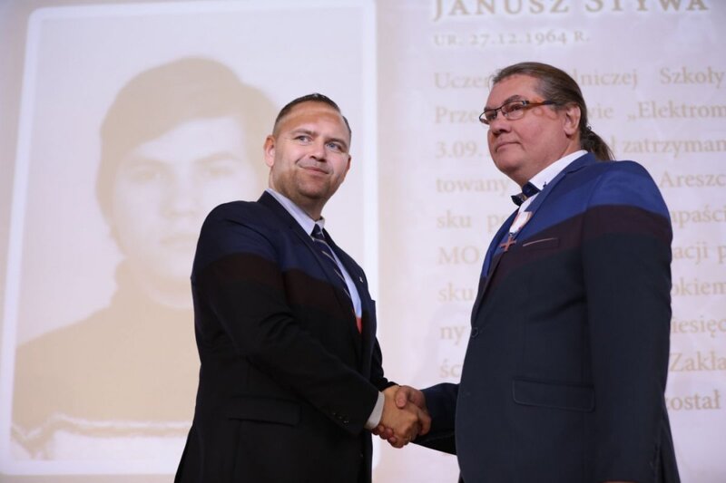 President Karol Nawrocki presenting state decorations to former members of anti-communist opposition. Photo: Mikołaj Bujak (IPN)