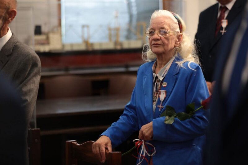 President Karol Nawrocki presenting state decorations to former members of anti-communist opposition. Photo: Mikołaj Bujak (IPN)