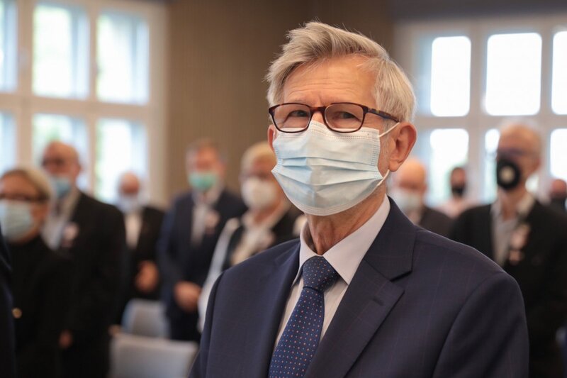 Karol Nawrocki, Ph.D. presented former anti-communist opposition members with Crosses of Freedom and Solidarity