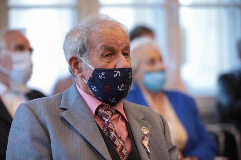 Karol Nawrocki, Ph.D. presented former anti-communist opposition members with Crosses of Freedom and Solidarity